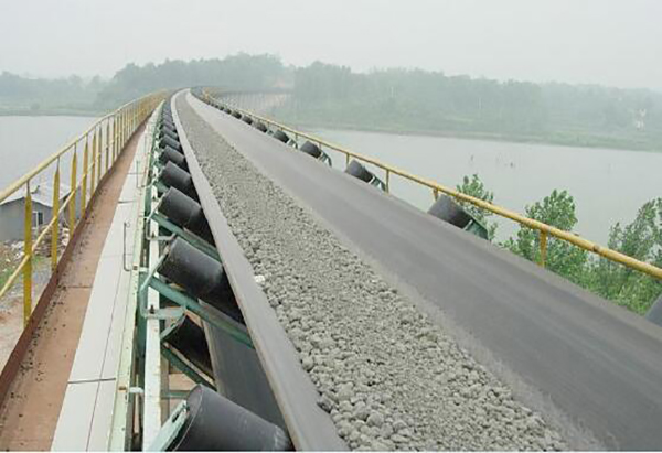 帶式輸(shū)送機工(gōng)作中