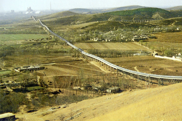 帶式(shi)輸送機