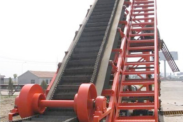 帶式(shi)輸送機