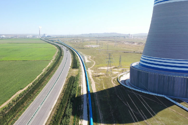 “見不(bu)到煤、看(kàn)不到灰(huī)” 國内首(shou)條長距(jù)離曲線(xiàn)帶式輸(shū)送機投(tóu)産運行(háng)